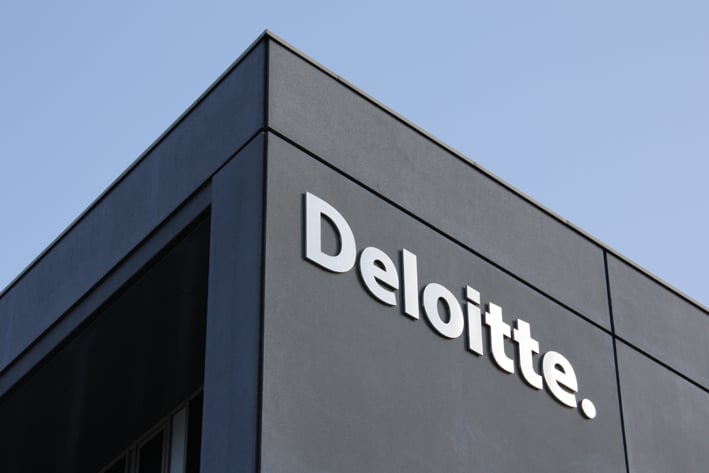 Deloitte building signage _Página_1